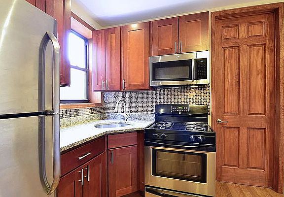 5th image of 160 Sherman Ave APT 3