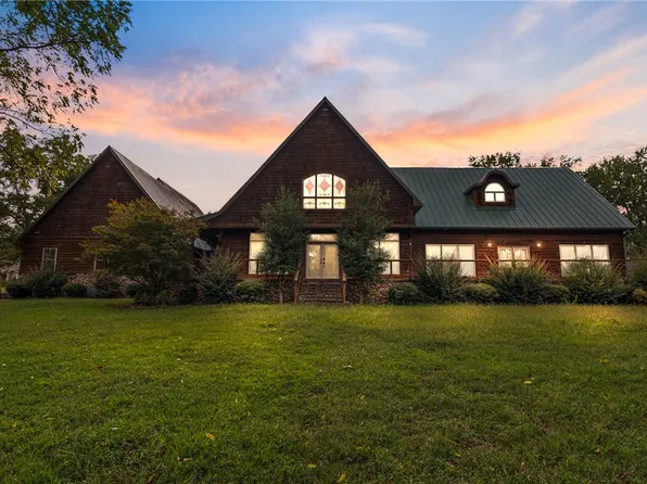 100 Plantation Ln, Batesville, AR 72501