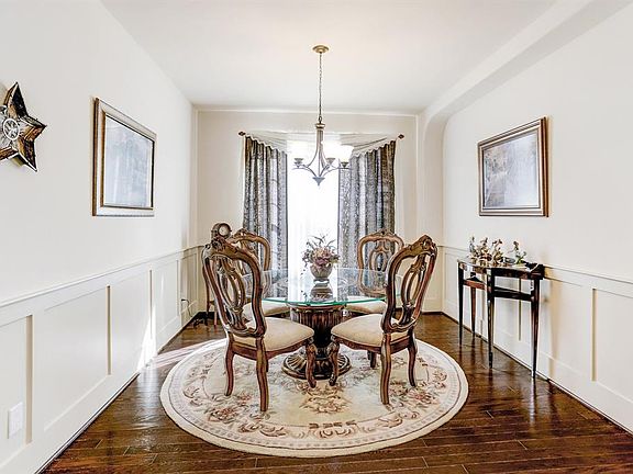 4th image of 118 Hearthshire Cir