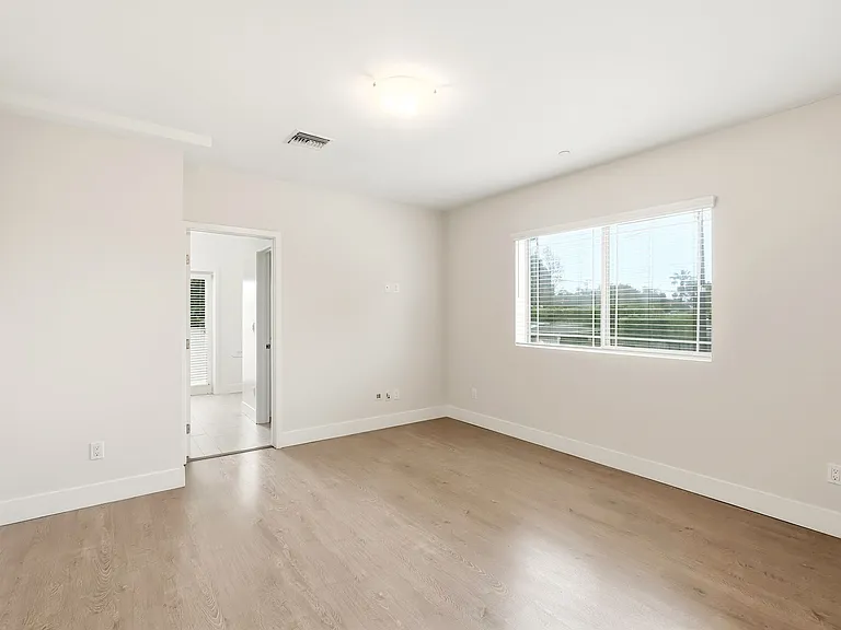 11305 Moorpark St #1 — Photo 13