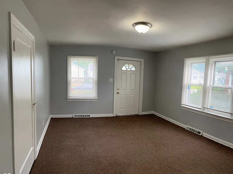 1306 N Chester Ave — Photo 4