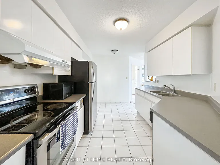 24 Wellesley St W #1113 — Photo 34