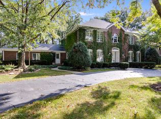 8201 Ridgepointe Dr, Burr Ridge, IL 60527