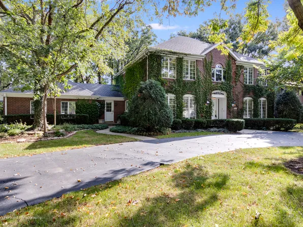 8201 Ridgepointe Dr, Burr Ridge, IL 60527