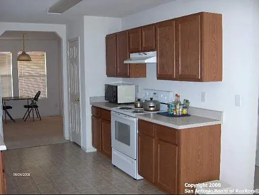 3 bed, 2.5 bath, 1871 sqft, $1,700 — Photo 2