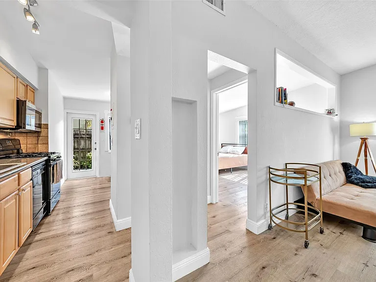805 NE 17th Ave #4 — Photo 8