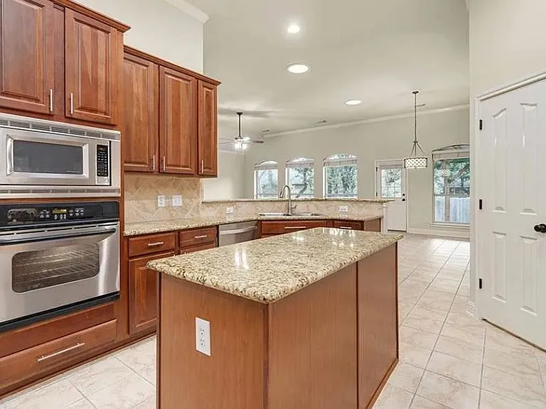 11405 Larue Belle Ln — Photo 2
