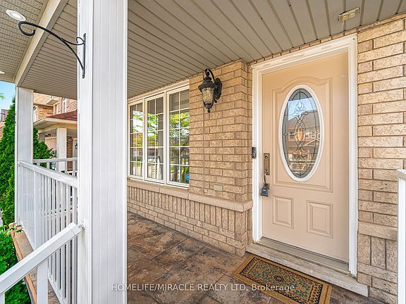 4th image of 41 Beachpoint Blvd