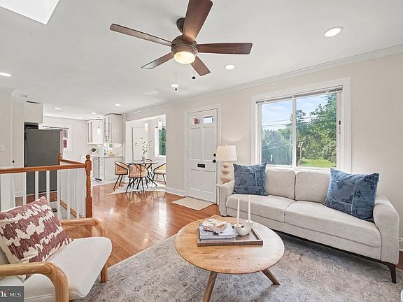 2nd image of 5985 Wilson Blvd