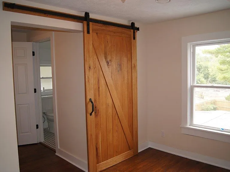 218 E Smith Rd — Photo 20