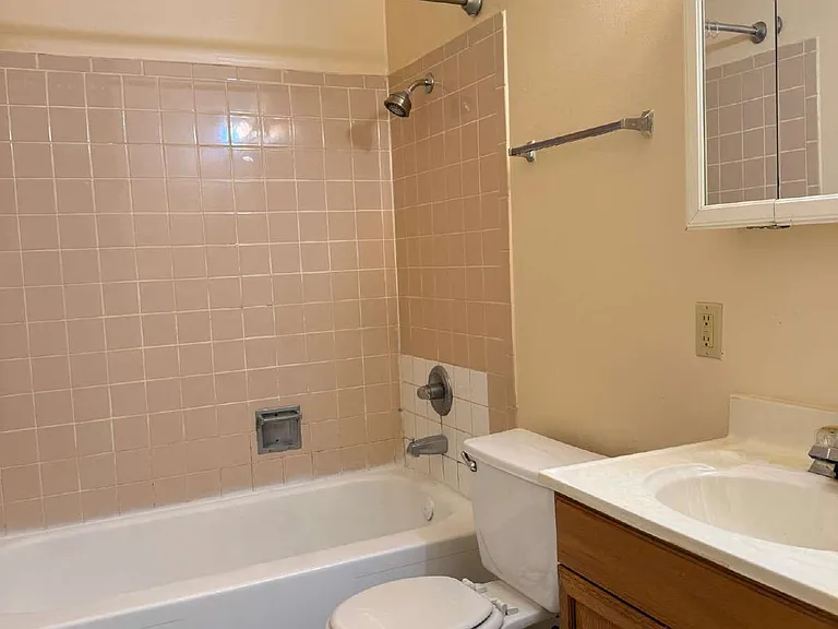 606 Morningview Dr — Photo 8