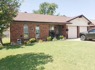 909 Eagle Dr, Moore, OK 73160