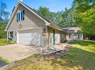 15928 Flower Lake Dr, Crivitz, WI 54114