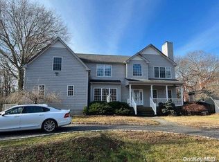 469 W End Ave, Shirley, NY 11967