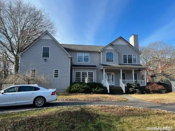 469 W End Avenue, Shirley, NY 11967