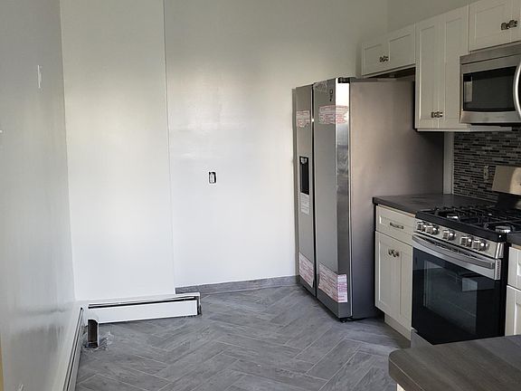 4th image of 25 W 53rd St