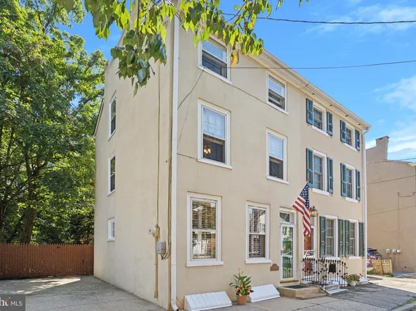 104 W Union St, Burlington, NJ 08016