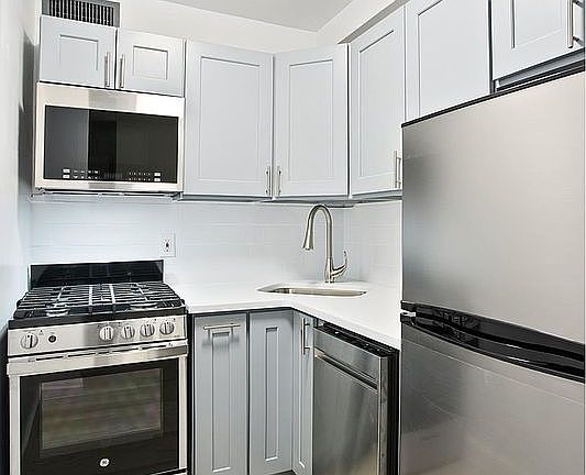 3rd image of 321 E 48th St APT 3E