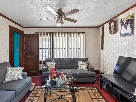 2nd image of 790 Geranium Ave E