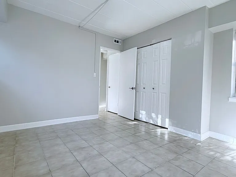 6015-23 N Fairfield Ave — Photo 8