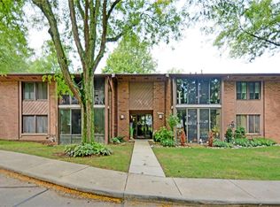 22960 Mastick Rd APT 202, Fairview Park, OH 44126