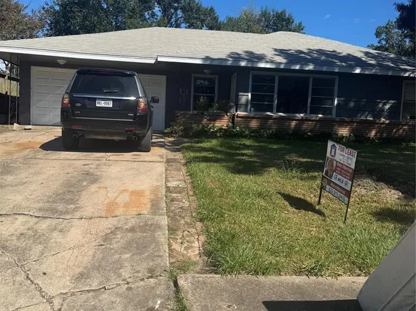 7947 Glenscott St, Houston, TX 77061
