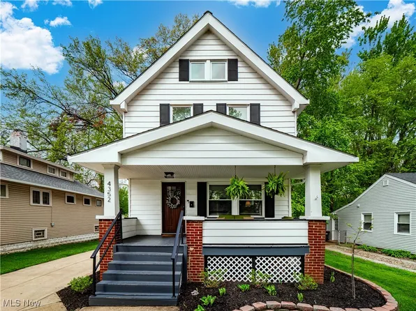 4352 W 227th St, Fairview Park, OH 44126