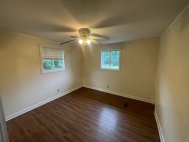 1008 Crest Dr — Photo 8