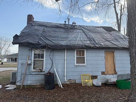 4th image of 800 W Fackney St