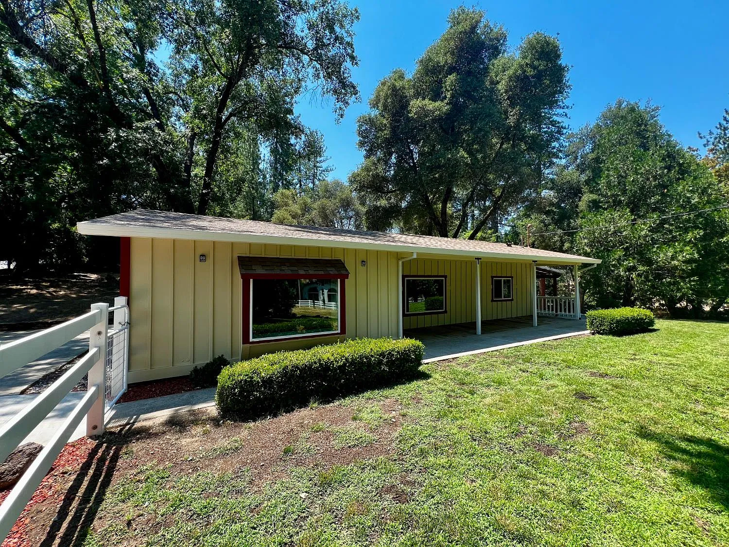 3 bed, 2.0 bath, 1068 sqft, $2,395 — Photo 1