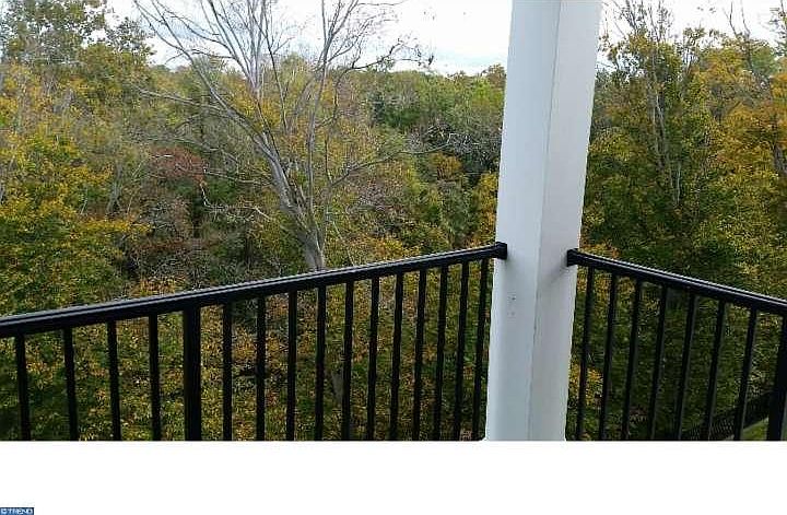 1st image of 1034 Creekside Dr #126