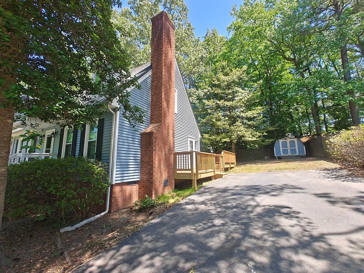 Building Photo - 1717 Mountain Pine Ter