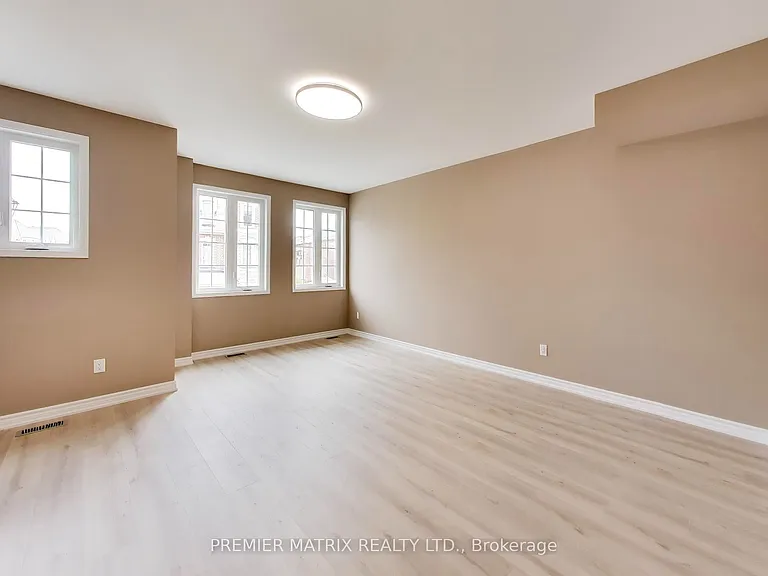 37 Shiff Cres — Photo 11