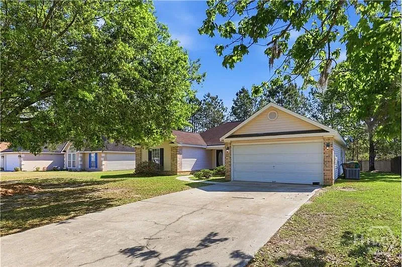 4 bed, 2101 sqft, $2,100 — Photo 2