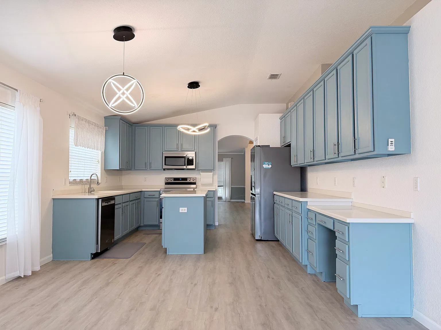 4 bed, 2039 sqft, $3,200 — Photo 3