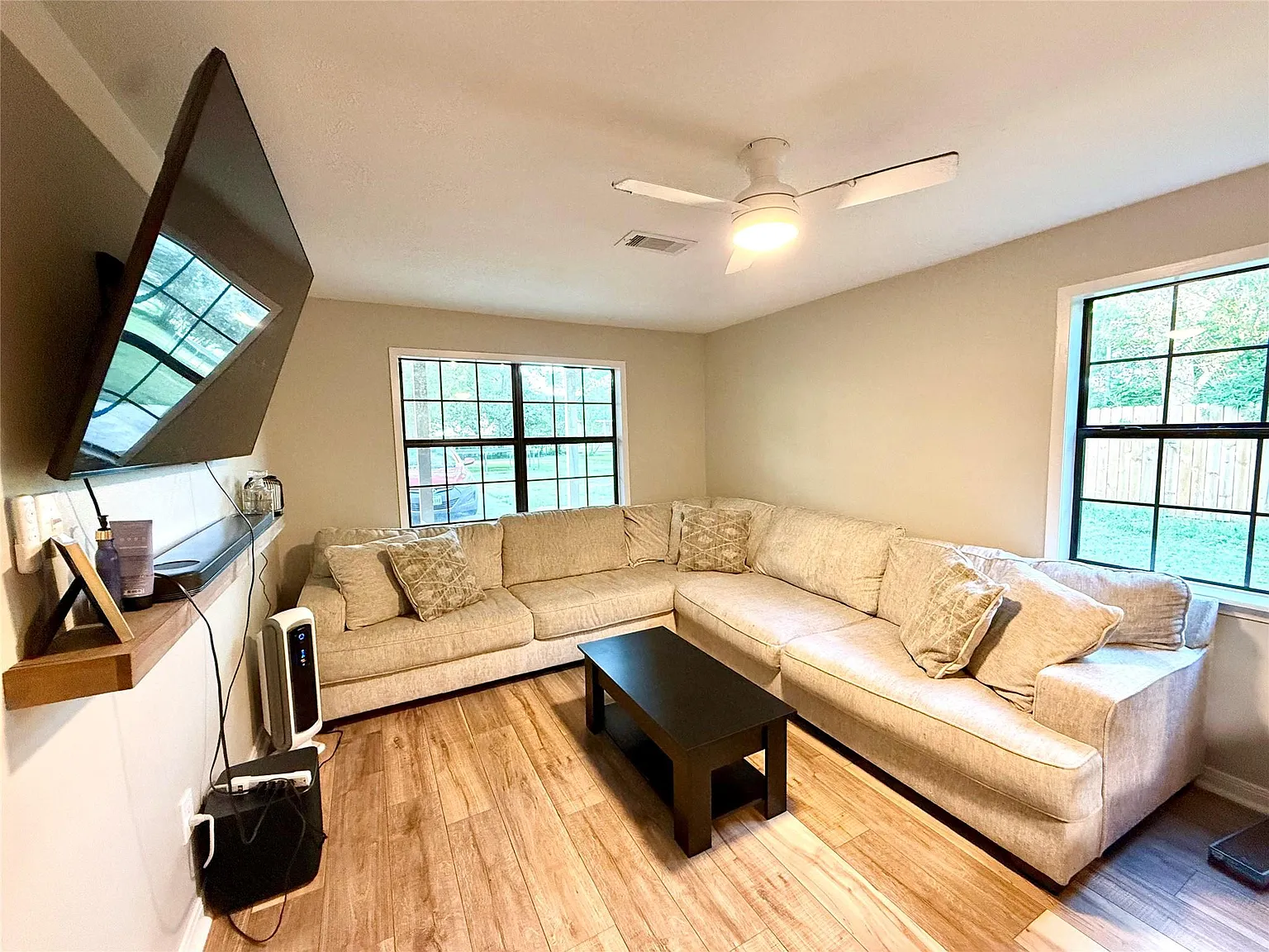 3 bed, 2.0 bath, 1536 sqft, $2,100 — Photo 4