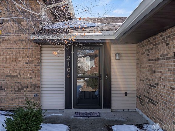 3rd image of 2104 Robinhood Dr