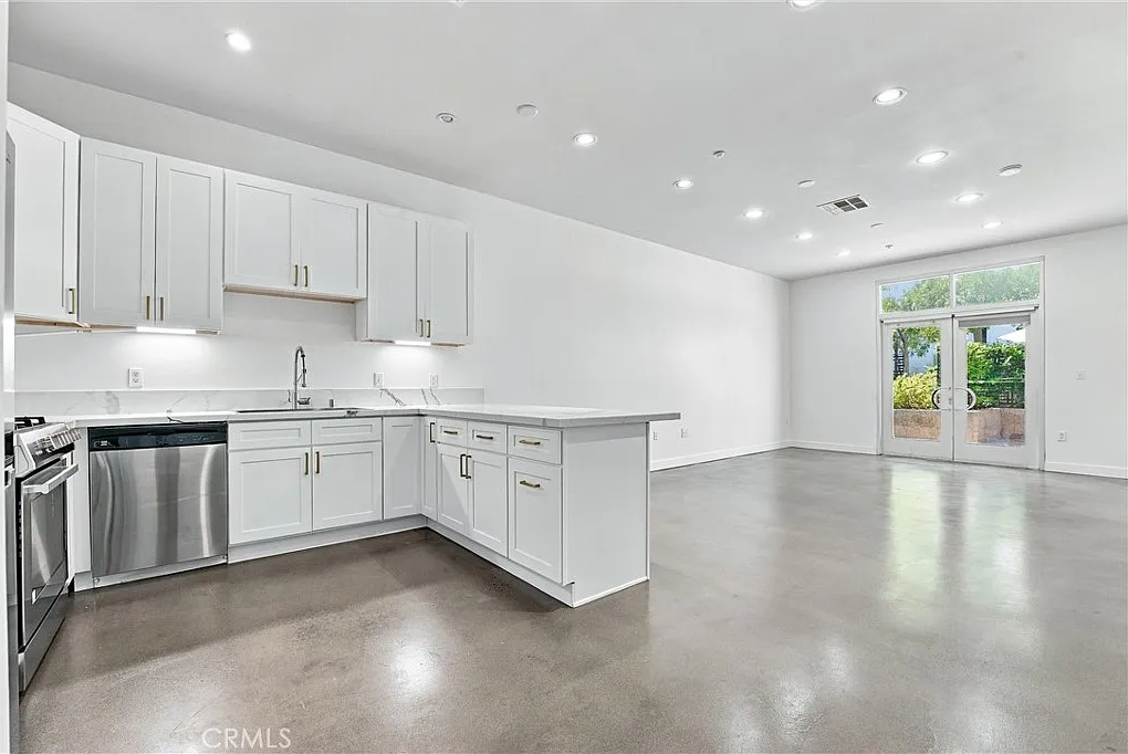 2 bed, 1046 sqft, $3,500 — Photo 1