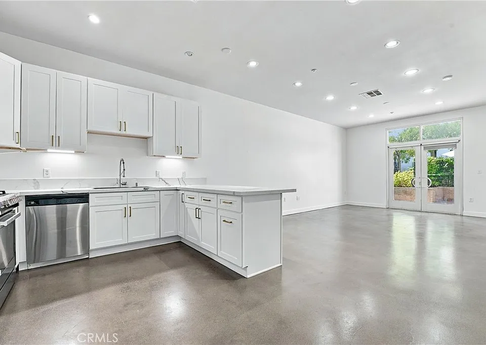 435 W Center St