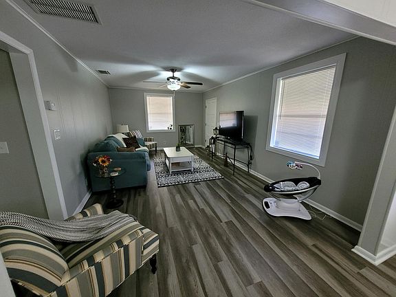 3rd image of 2745 Lake Shore Blvd