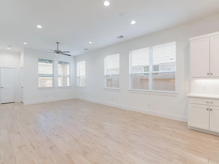 10747 Pine Pink — Photo 30