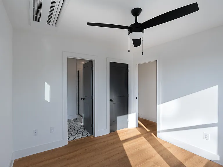 102 Duke St #1-8 — Photo 12