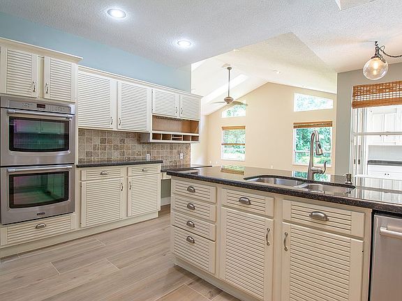 4th image of 8222 SE Sanctuary Dr