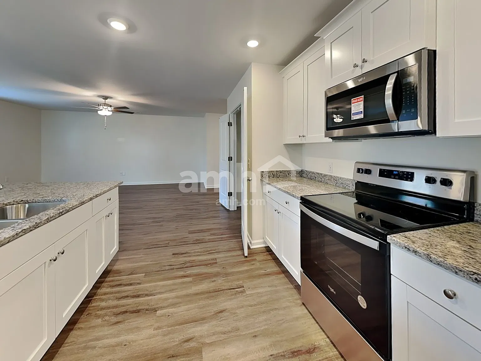 3 bed, 2.5 bath, 1800 sqft, $2,310 — Photo 4