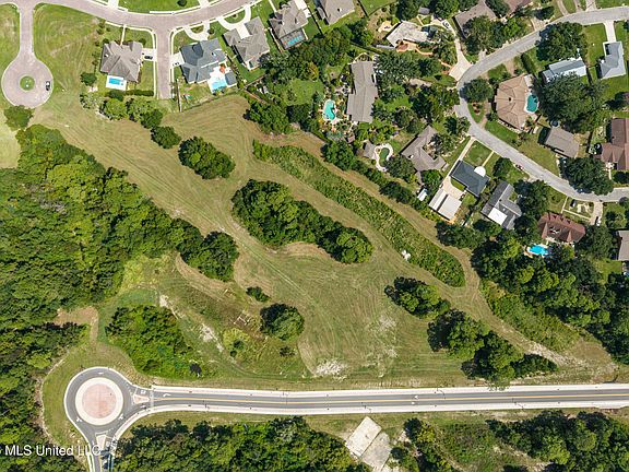 5th image of Goose Pointe Blvd