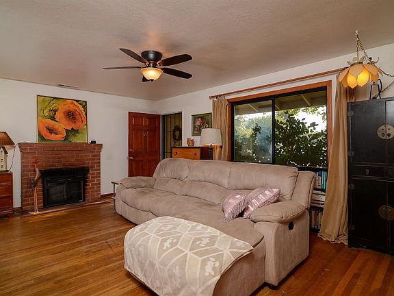 3rd image of 8251 Beehive Ct