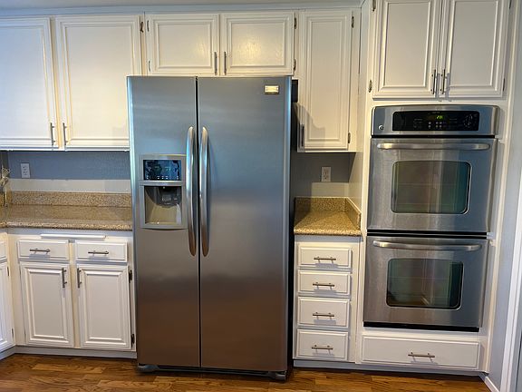 Side by side refrigerator and double oven