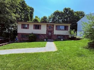 2 Mountain Ave, Middletown, NY 10940