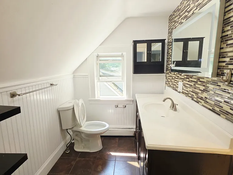569 W 7th Ave #1A — Photo 10