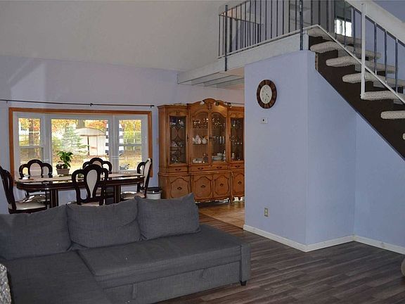 3rd image of 17 Harford Dr